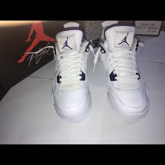 Sold!! Jordan 4 metallic purple comes with og box - Picture 5 of 6